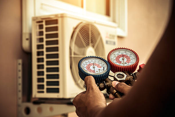 Professional Hvac technician working in California, CA